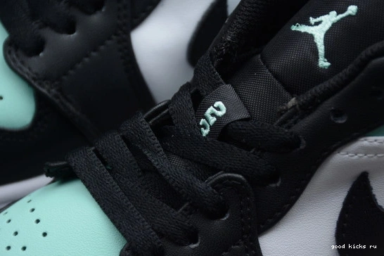 553558-117 Low Emerald 1 553558-117 Toe Jordan 0415